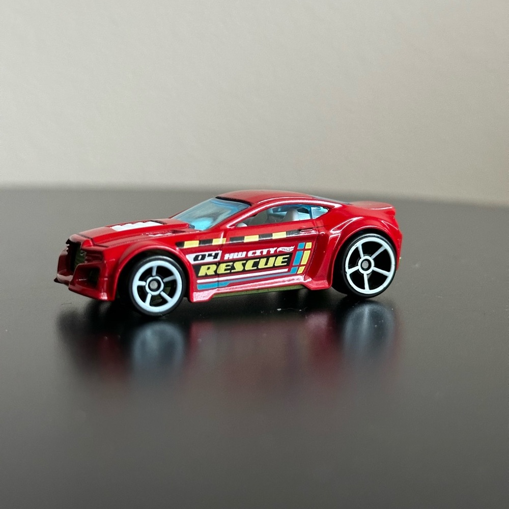 2009 HOT WHEELS TORQUE TWISTER #04 HW RESCUE RED 1:64 DIECAST 2.5" CAR - Picture 1 of 13